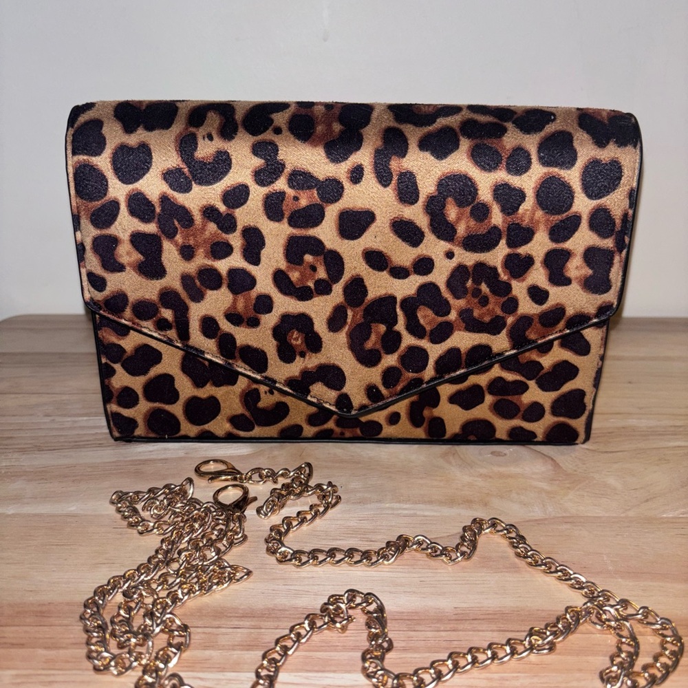 Elegant Leopard Print  Clutch for Versatile Use
